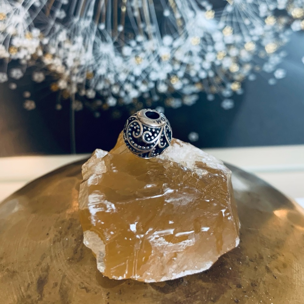 Pandora *Retired* Essence “Freedom” Charm